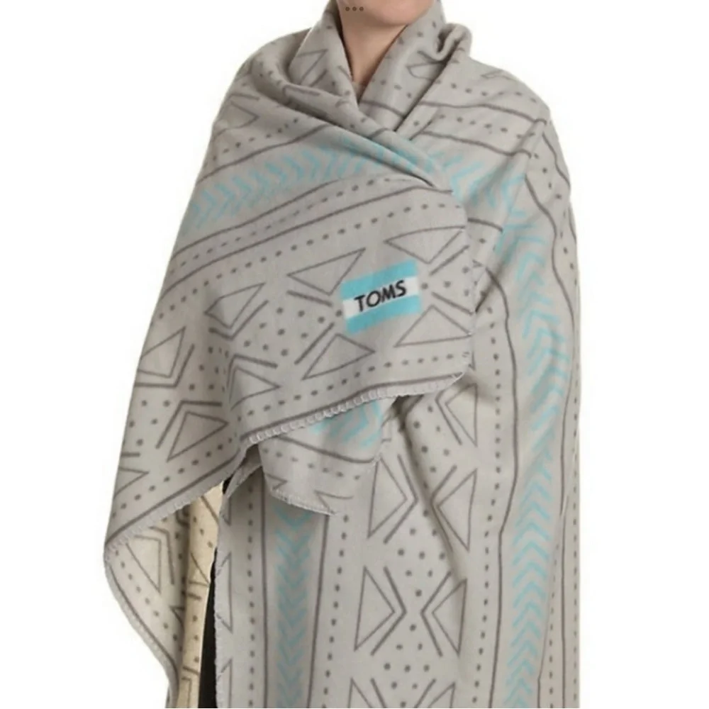 NWT TOMS Light Gray Aqua Blue Chevron Blanket 50x60 Polar Fleece Blanket NEW